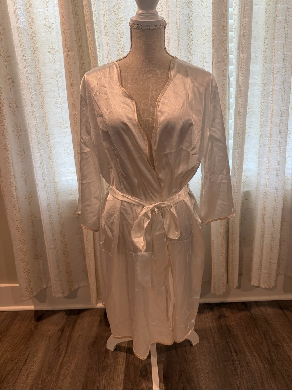 Silky Women's Robe with Tie Waist